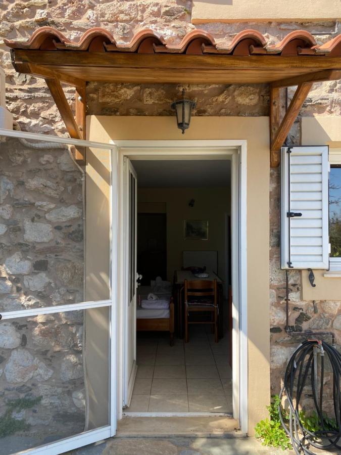 Apartment Studio Lakis Barbajonn's Stone House *