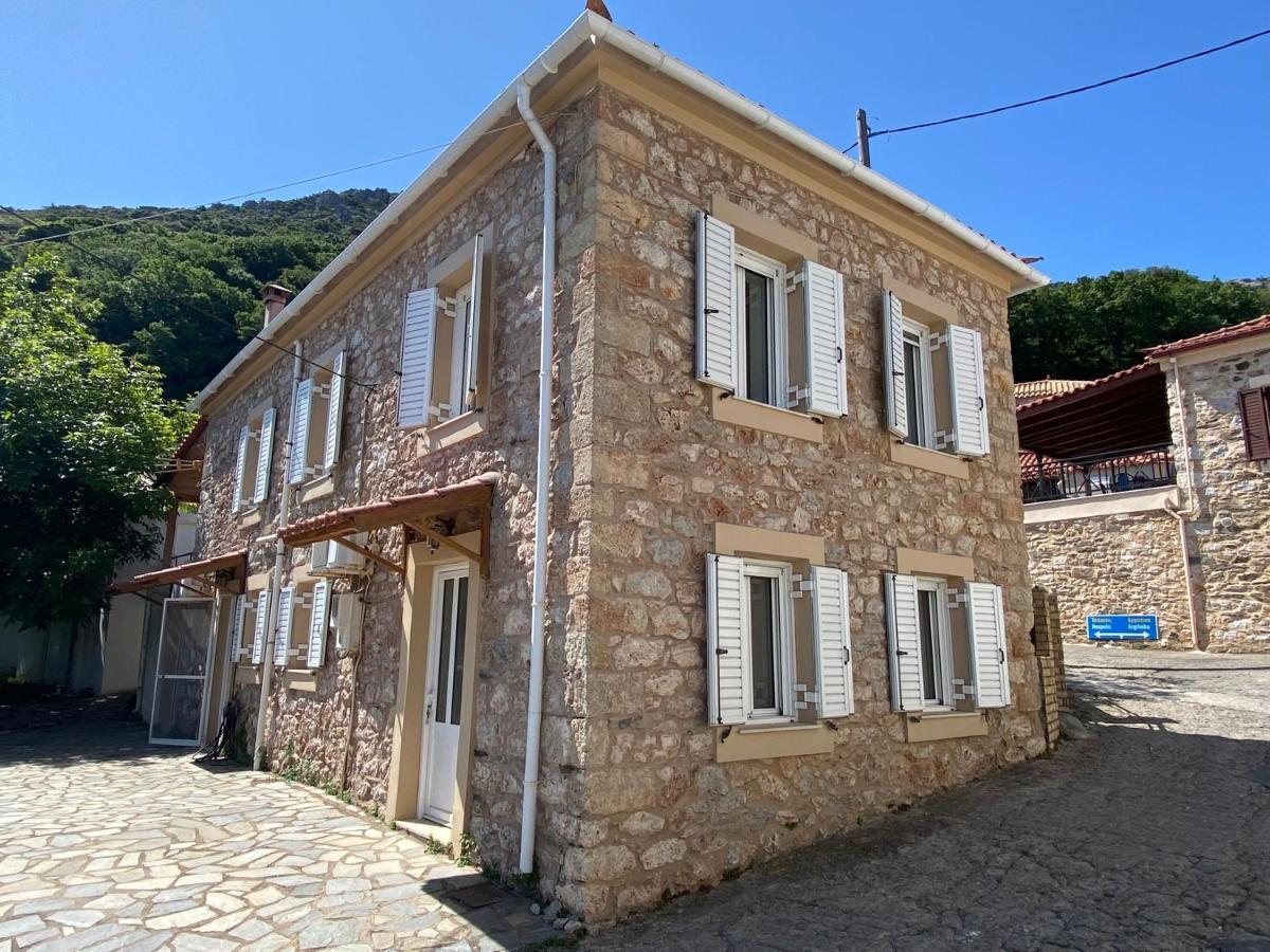 Studio Lakis Barbajonn's Stone House Apartment Foutia